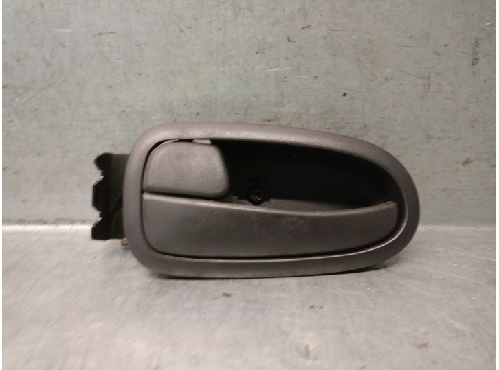 Recambio de maneta interior delantera izquierda para hyundai trajet (fo) 2.0 crdi gls referencia OEM IAM 826103A000AX 826103A000