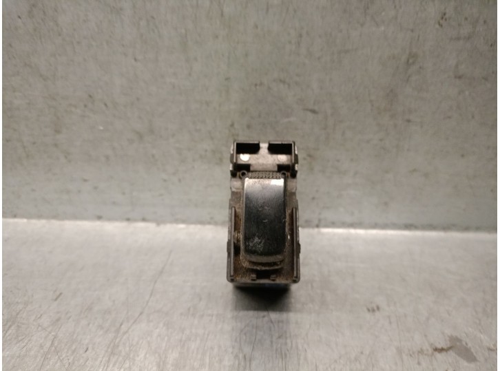 Recambio de mando elevalunas delantero derecho para hyundai trajet (fo) 2.0 crdi gls referencia OEM IAM 935753A000AX 935753A000A