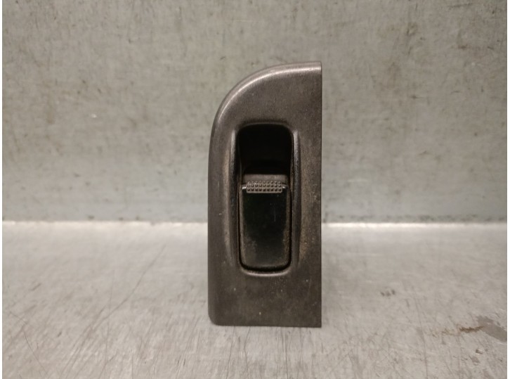 Recambio de mando elevalunas trasero derecho para hyundai trajet (fo) 2.0 crdi gls referencia OEM IAM 935853A100AX 935853A100AX 