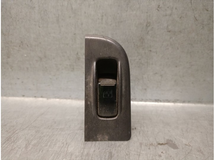 Recambio de mando elevalunas trasero izquierdo para hyundai trajet (fo) 2.0 crdi gls referencia OEM IAM 935853A000AX 935853A000A