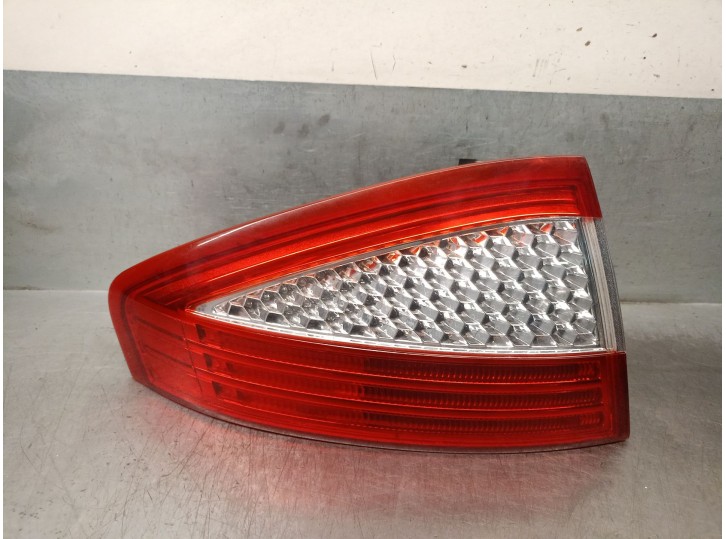 Replacement rear left tail light for Ford Mondeo saloon (CA2) 2.0 TDCi CAT OEM IAM reference 7S7113405A 1523738 