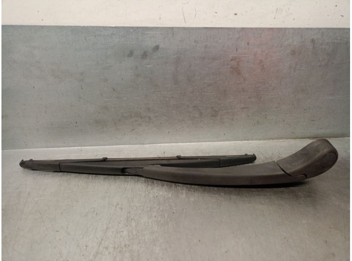 Recambio de brazo limpia trasero para renault clio iii 1.5 dci diesel cat referencia OEM IAM 8200213059 7701059392 
