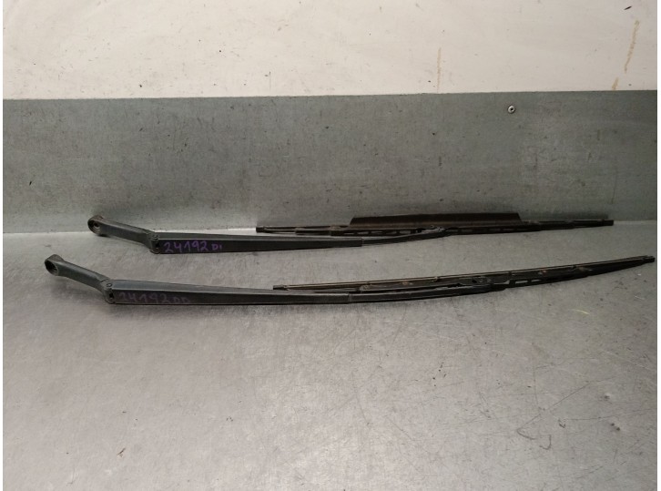 Recambio de brazo limpia delantero derecho para audi a4 avant (b5) 1.9 tdi referencia OEM IAM 8D1955408D 8D1955408F 