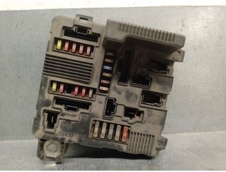 Recambio de caja reles / fusibles para renault scenic ii 1.9 dci diesel referencia OEM IAM 8200306032  