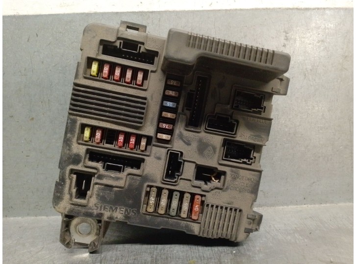 Recambio de caja reles / fusibles para renault scenic ii 1.9 dci diesel referencia OEM IAM 8200306032  