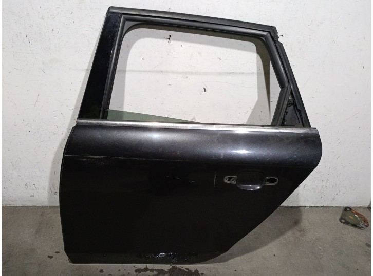 Recambio de puerta trasera izquierda para audi a4 b8 avant (8k5) 2.7 tdi referencia OEM IAM 8K9833051D 8K9833051D 