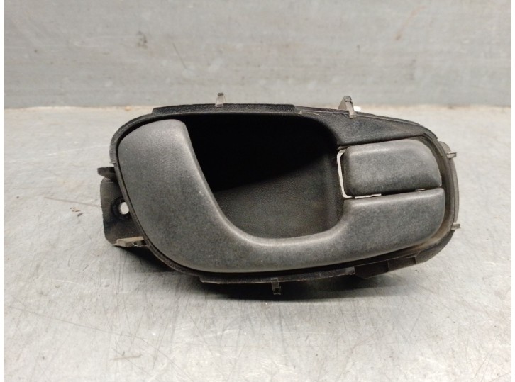 Replacement right front interior door handle for Daewoo Lanos 1.5 CAT OEM IAM reference 96304019 