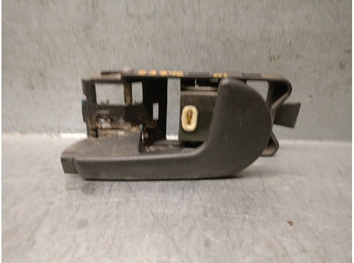 Replacement front left interior door handle for Fiat Coupe (175) 1.8 16V CAT OEM IAM reference 125281080 125281080 