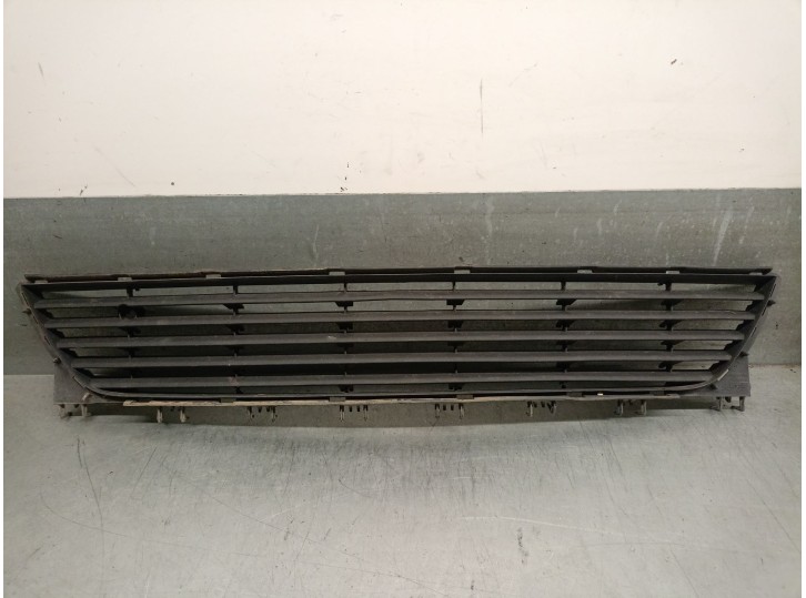 Recambio de rejilla paragolpes delantero para opel combo (corsa c) 1.3 16v cdti cat (z 13 dt / ln9) referencia OEM IAM 13120833 