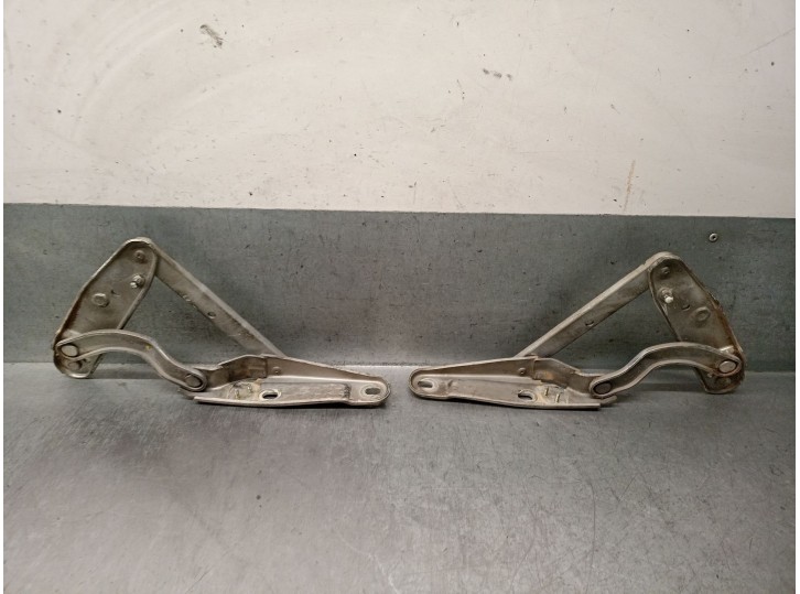 Replacement hood hinge for Fiat Coupé (175) 1.8 16V CAT OEM IAM reference 46306076 46306077 