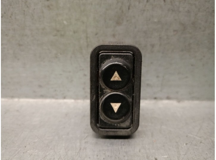 Replacement front right window regulator switch for Fiat Coupé (175) 1.8 16V CAT OEM IAM reference 46316000 46316000 