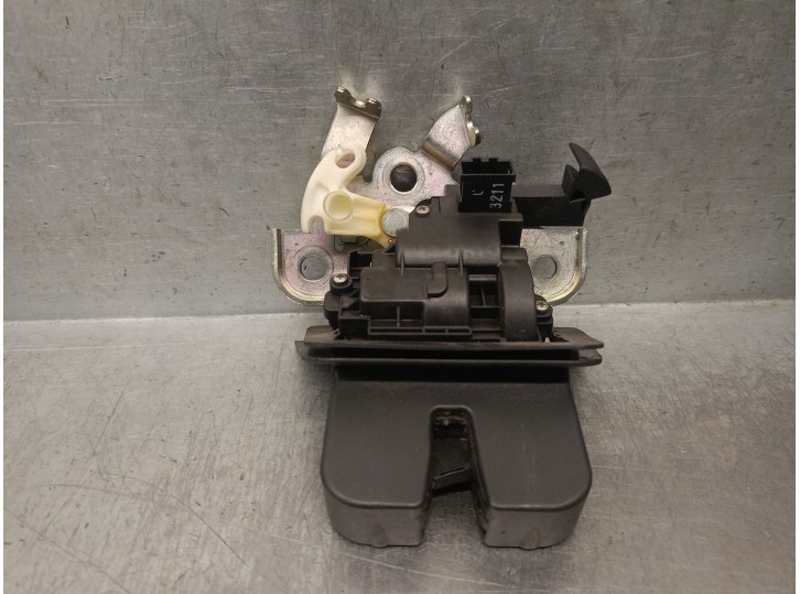 Recambio de cerradura maletero / porton para audi a4 b8 avant (8k5) 2.7 tdi referencia OEM IAM 8K9827505A 8K9827505A 