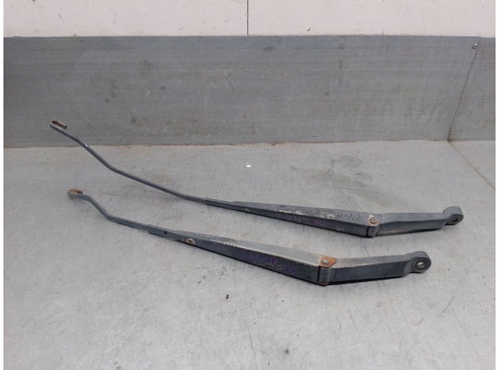 Recambio de brazo limpia delantero derecho para chevrolet kalos 1.2 cat referencia OEM IAM 96442977 96543068 