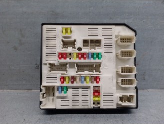 Recambio de caja reles / fusibles para renault megane iii berlina 5 p 1.5 dci diesel fap referencia OEM IAM 284B60168R 