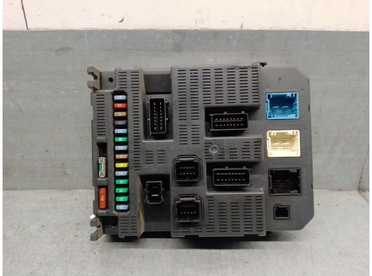 Recambio de caja reles / fusibles para citroën c4 berlina collection referencia OEM IAM 9663798480  VALEO