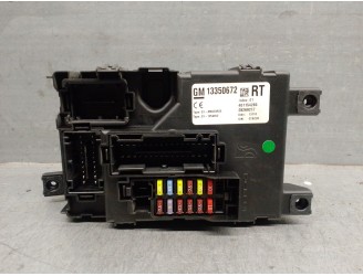Recambio de caja reles / fusibles para opel corsa d 1.2 cat (a 12 xer / ldc) referencia OEM IAM 13350672  DELPHI