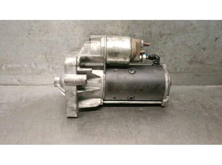 Replacement starter motor for Renault Master II Van (JD) 2.8 DTI diesel OEM IAM reference 8200634603 8200634603 VALEO