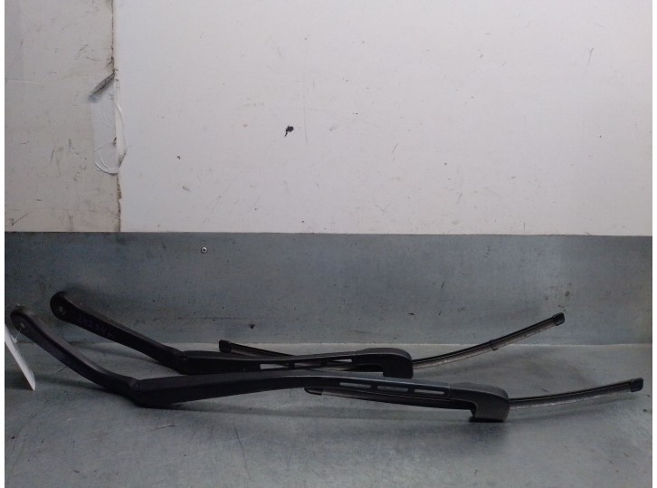 Replacement front right wiper arm for BMW 3 Touring (E91) 320 d OEM IAM reference 61619449916 61619449914 
