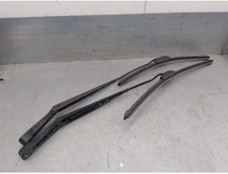 Recambio de brazo limpia delantero derecho para ford focus berlina (cak) 1.8 tdci cat referencia OEM IAM XS4117526BB 1064742 