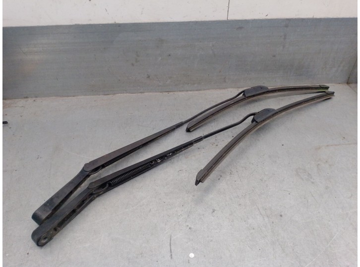 Recambio de brazo limpia delantero derecho para ford focus berlina (cak) 1.8 tdci cat referencia OEM IAM XS4117526BB 1064742 