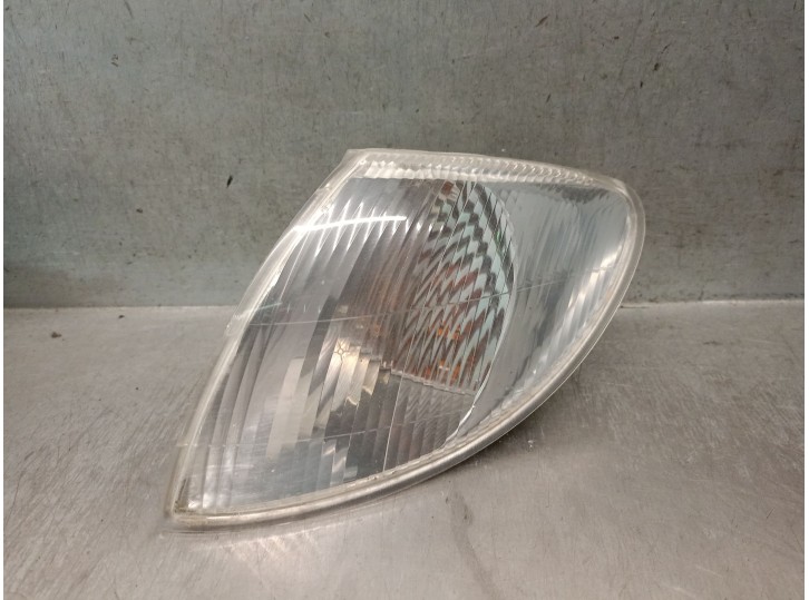 Recambio de piloto delantero izquierdo para renault megane i berlina hatchback (ba0) 1.6 referencia OEM IAM 7700831466 770104071