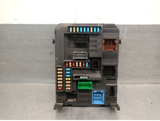 Recambio de caja reles / fusibles para peugeot 208 1.2 12v vti referencia OEM IAM 9807531680  21442033 VALEO