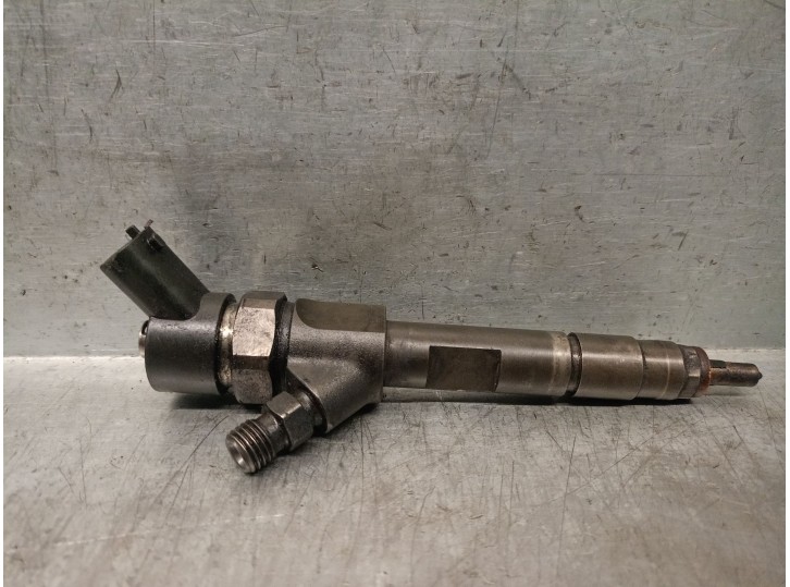 Recambio de inyector para renault scenic ii 1.9 dci diesel referencia OEM IAM 8200100272  0445110110B BOSCH