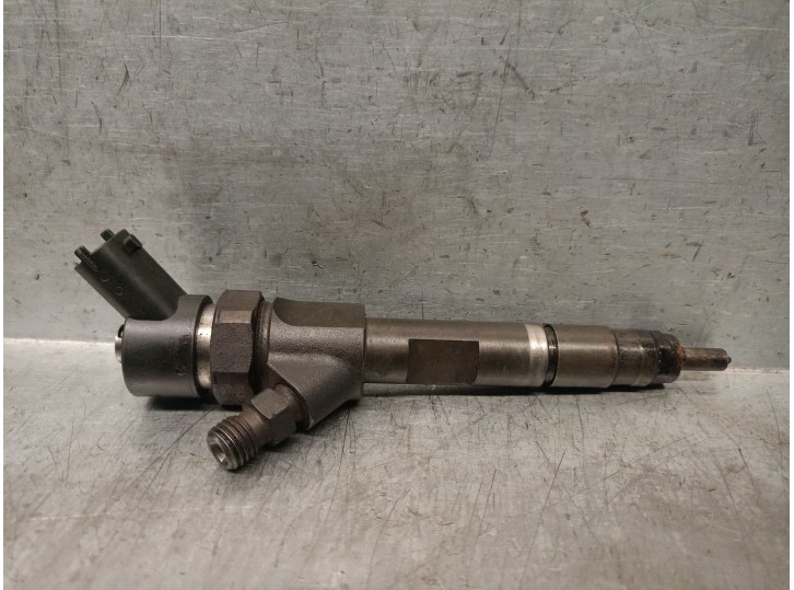 Recambio de inyector para renault scenic ii 1.9 dci diesel referencia OEM IAM 8200100272  0445110110B BOSCH