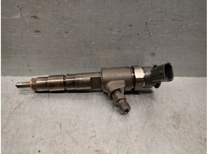Recambio de inyector para citroën c4 berlina 1.6 16v hdi referencia OEM IAM 027766 0445110566 BOSCH