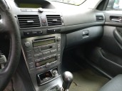 toyota avensis berlina (t25) del año 2003