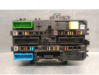 Recambio de caja reles / fusibles para opel zafira b 1.9 cdti referencia OEM IAM 13220831  5DK00866953 HELLA