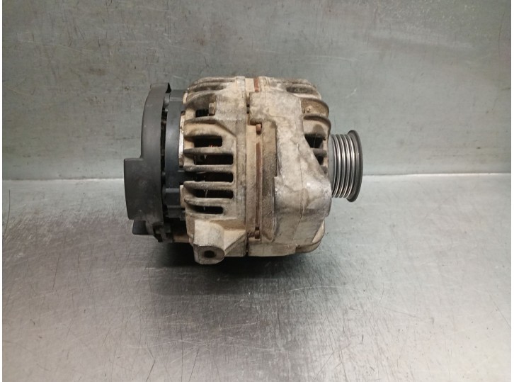 Replacement alternator for Opel Astra G Saloon 1.6 16V OEM IAM reference 90561971 6204158 0124415002 BOSCH