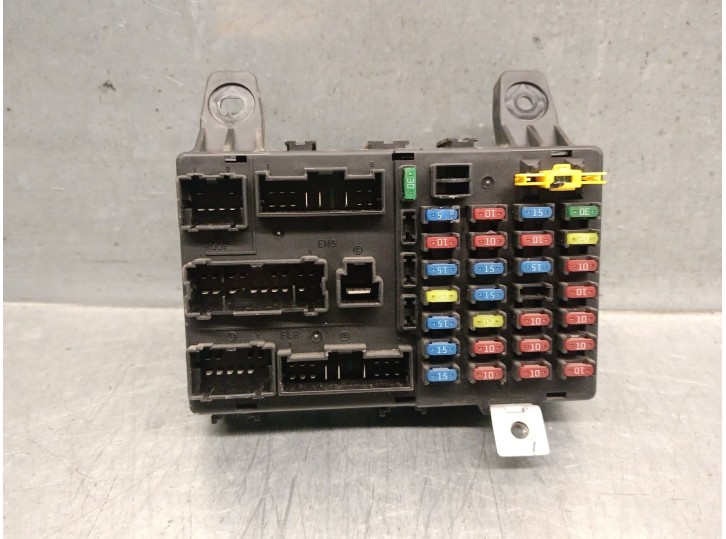 Recambio de caja reles / fusibles para hyundai getz (tb) 1.1 12v cat referencia OEM IAM 911981C020  TYCO