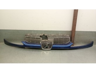Replacement front grille for Peugeot 206 SW 1.4 HDi OEM IAM reference 9628934280 7804H5 