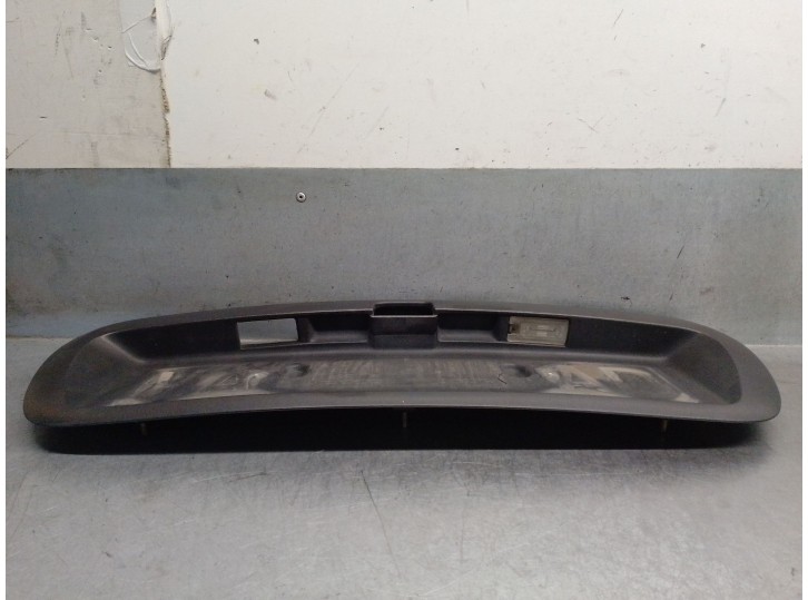 Recambio de portamatriculas para renault megane i berlina hatchback (ba0) 1.6 referencia OEM IAM 7711170346 7700834111 