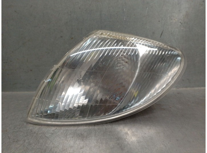 Recambio de piloto delantero izquierdo para renault megane i berlina hatchback (ba0) 1.6 referencia OEM IAM 7700831466 770104071