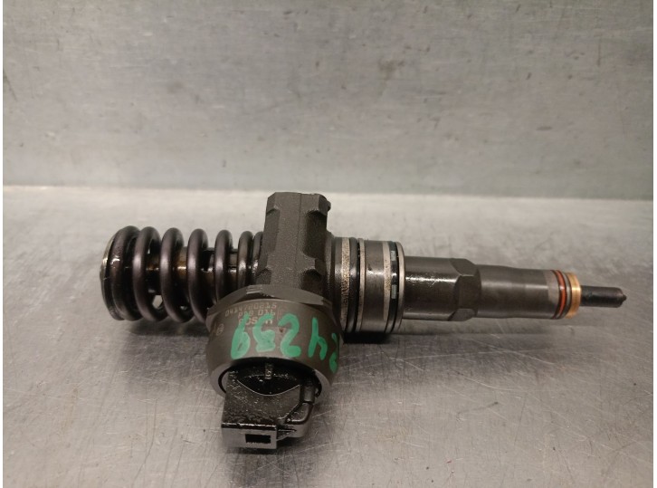 Recambio de inyector para seat leon (1p1) 1.9 tdi referencia OEM IAM 038130073AG  0414720215 BOSCH