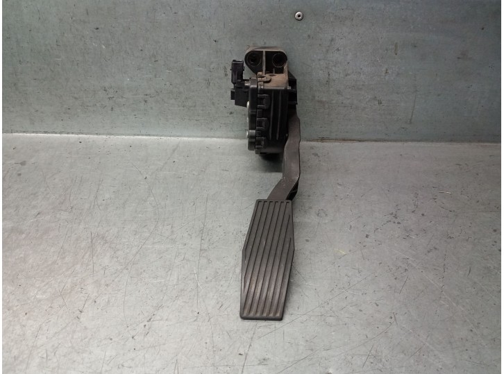 Recambio de potenciometro pedal para opel astra h ber. 1.7 16v cdti referencia OEM IAM 9157998 848003 