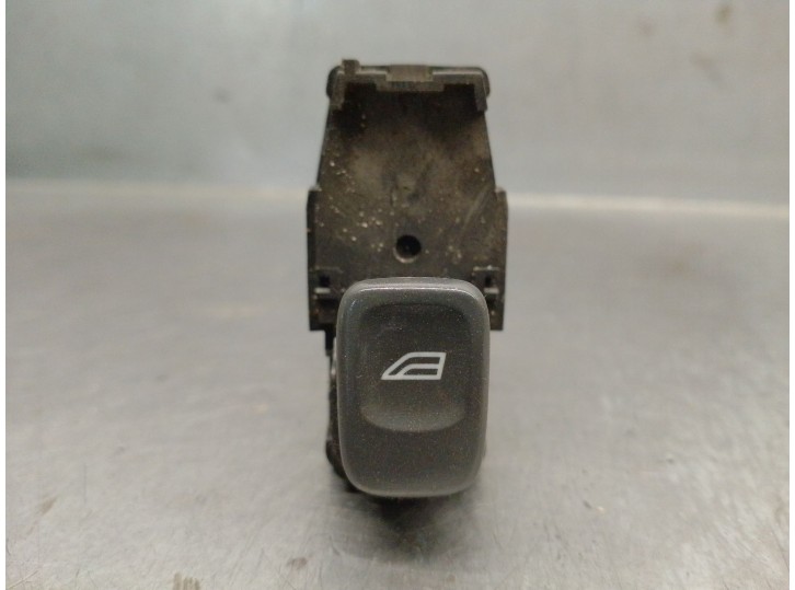 Recambio de mando elevalunas trasero derecho para volvo v40 familiar 1.9 diesel cat referencia OEM IAM 30889760 30887573 