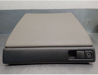 Recambio de guantera para volvo v40 familiar 1.9 diesel cat referencia OEM IAM 30801106 30813339 