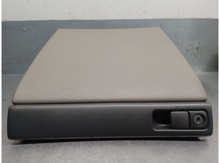 Recambio de guantera para volvo v40 familiar 1.9 diesel cat referencia OEM IAM 30801106 30813339 