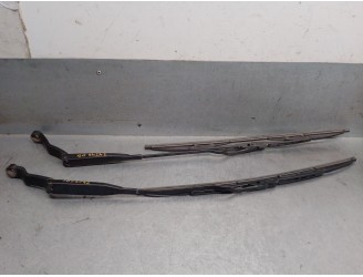 Recambio de brazo limpia delantero derecho para volvo v40 familiar 1.9 diesel cat referencia OEM IAM 30874361 30874355 