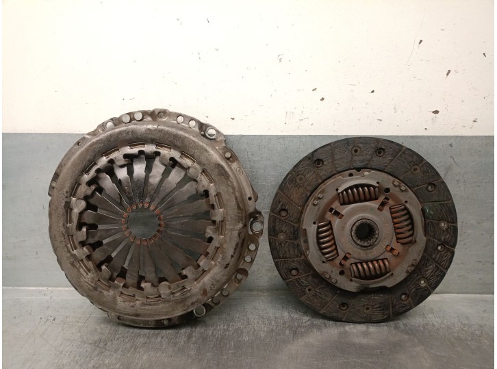 Recambio de kit embrague para peugeot 208 1.2 12v vti referencia OEM IAM 9601139380 1611284980 LUK