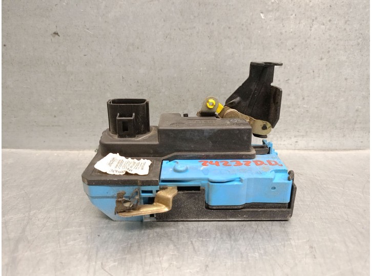 Recambio de cerradura puerta delantera derecha para volvo xc90 2.4 diesel cat referencia OEM IAM 30699748 30699748 VALEO