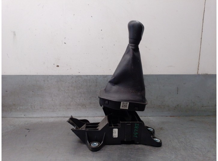 Recambio de palanca cambio para ford transit courier b460 furgoneta/monovolumen 1.5 tdci referencia OEM IAM AV1R7C453BA 