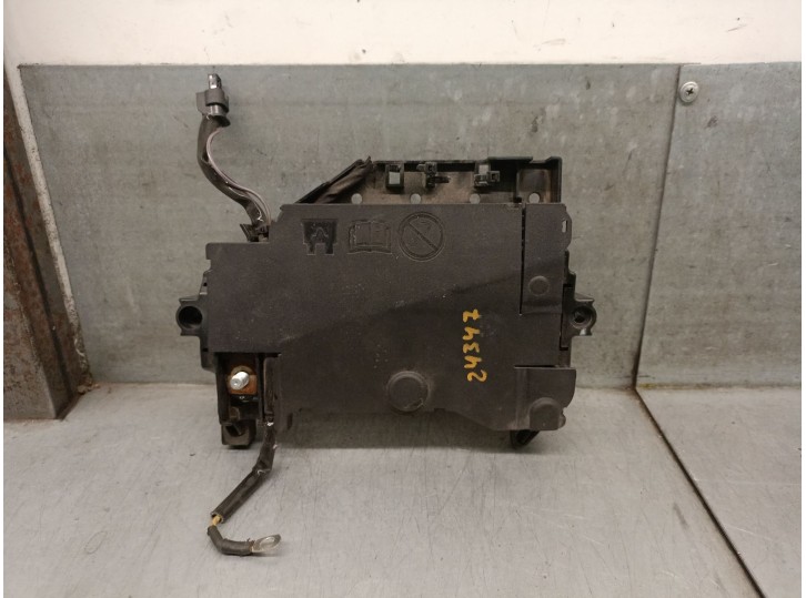 Recambio de caja reles / fusibles para volvo v40 hatchback (525) d3 referencia OEM IAM 30659192 E00019240 