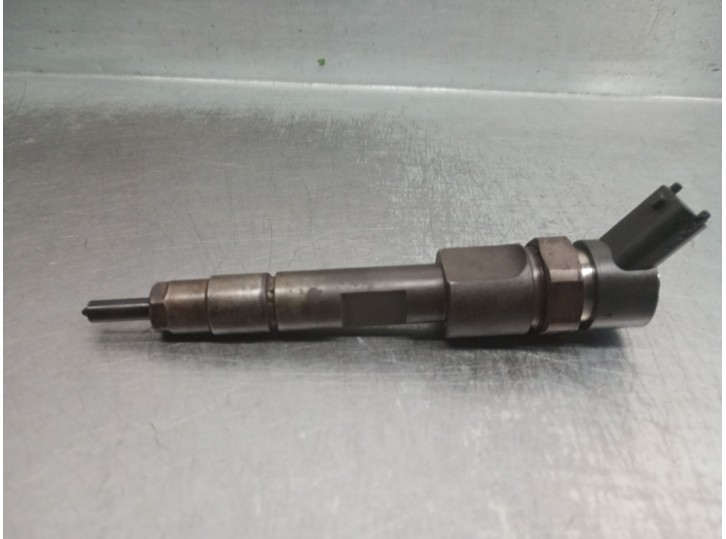 Recambio de inyector para volvo v40 familiar 1.9 diesel cat referencia OEM IAM 0445110021 BOSCH