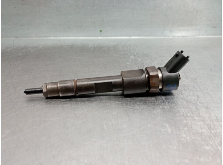 Recambio de inyector para volvo v40 familiar 1.9 diesel cat referencia OEM IAM 7700111014 0445110021 BOSCH