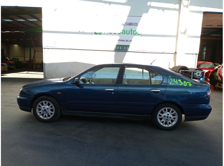 nissan primera berlina (p11) del año 2000