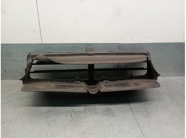 Recambio de calandra delantera de radiador para bmw serie 1 berlina (e81/e87) 2.0 16v referencia OEM IAM 51647174452 51647174452